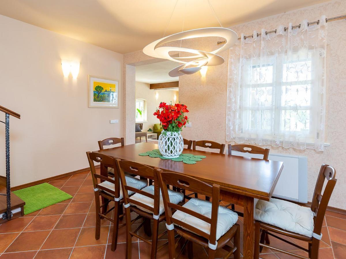 Villa Salvea With Heated Pool Montizana Exterior photo