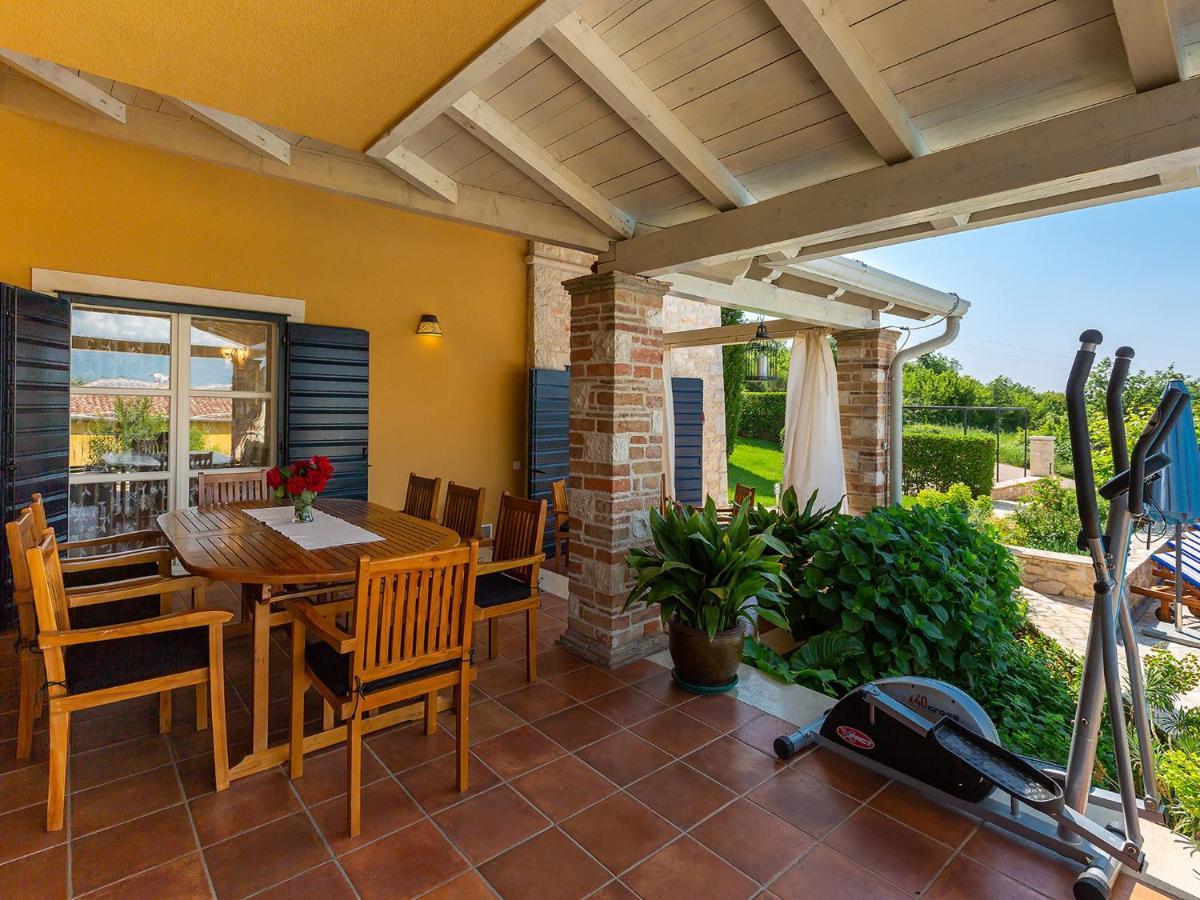 Villa Salvea With Heated Pool Montizana Exterior photo