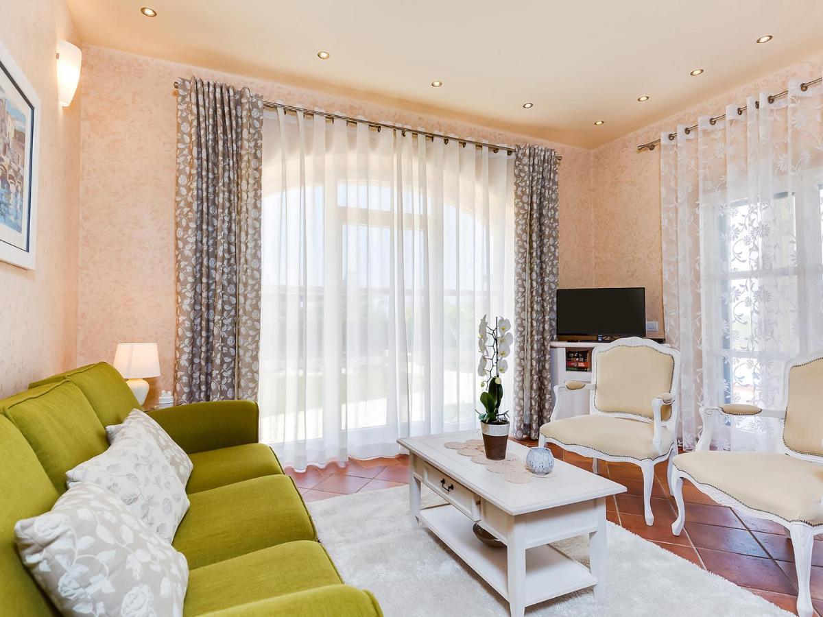 Villa Salvea With Heated Pool Montizana Exterior photo