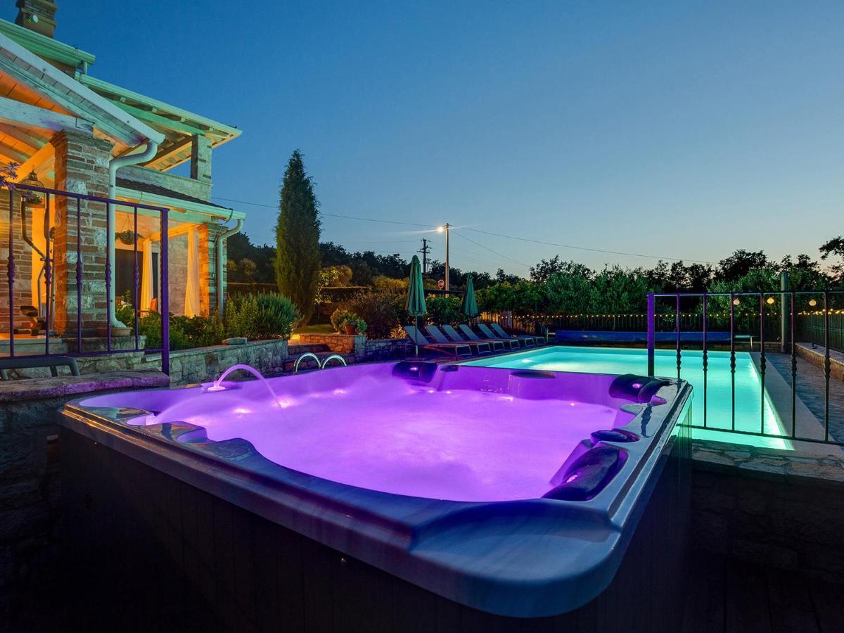 Villa Salvea With Heated Pool Montizana Exterior photo