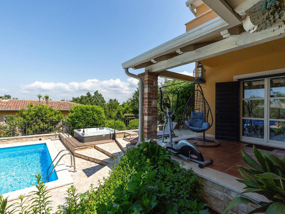 Villa Salvea With Heated Pool Montizana Exterior photo