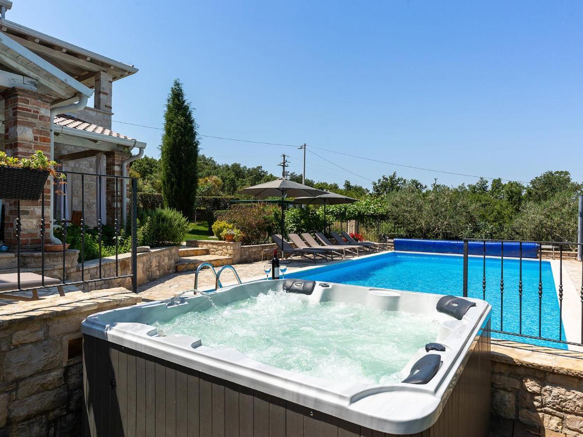 Villa Salvea With Heated Pool Montizana Exterior photo