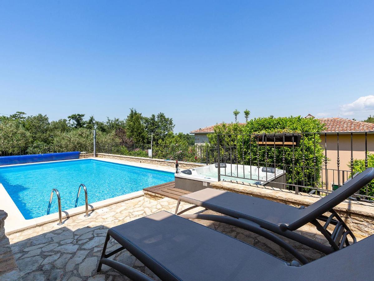 Villa Salvea With Heated Pool Montizana Exterior photo